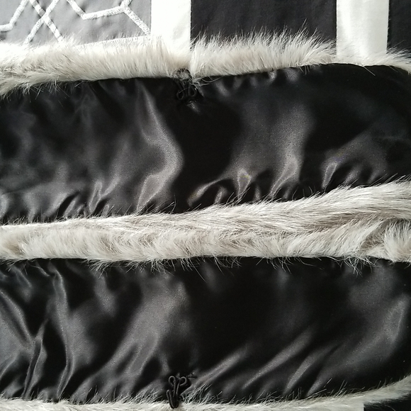 Faux Fur Shawl - Picture 3 of 6